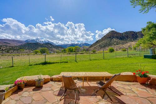 Spanish Valley House | 14 Mi to Main Street Moab: Cabin w/Hot Tub Access