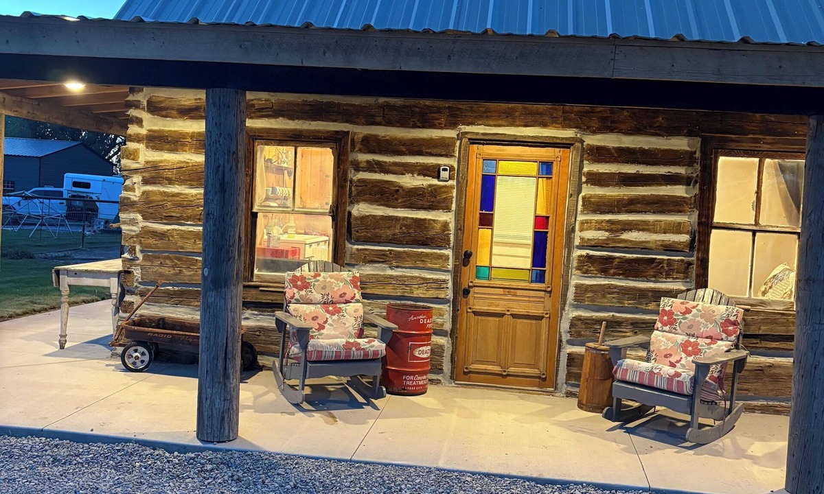Levan Cabin | 1860’s cabin in the quiet town of Levan.