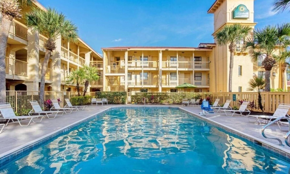 Orlando Hotel | 2 Double Deluxe | La Quinta Orlando Airport West | Ideal for Groups | Pool