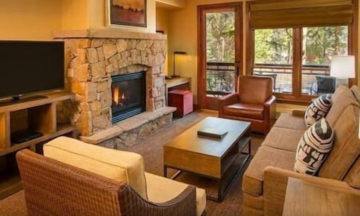 Peak 9 Hotel | 2 Valdoro Mountain Lodge Resort, Ski, Fireplace