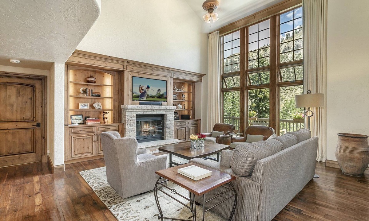 Avon House | 220 N Fairway Dr, Beaver Creek Resort, Beaver Creek Golf Course, Pool & Hot Tub, Shuttle