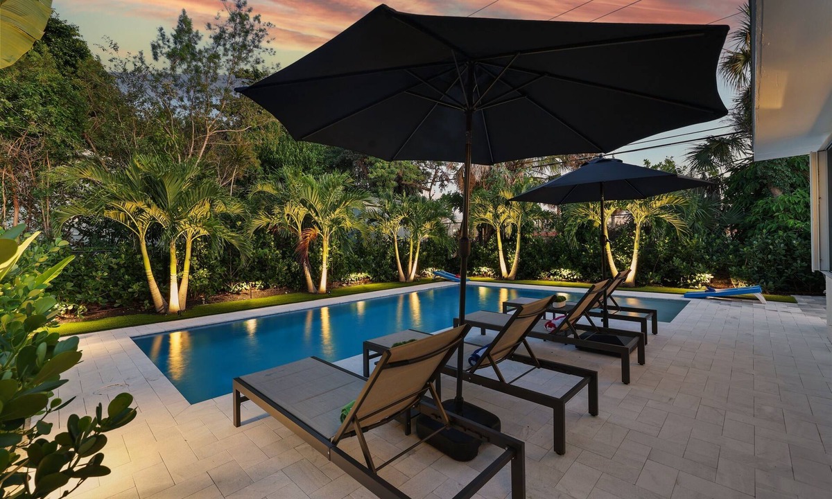 Delray Beach House | 230 | Heated Pool | Hot Tub | Screen Porch | FreeBee Cart Zone |by DelrayNightly