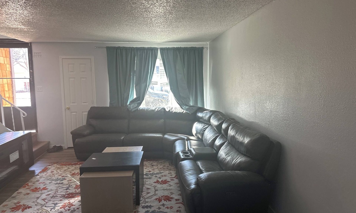 Aurora House | 3-bedroom townhome in delightful Aurora with AC and heat a great comfort locatio