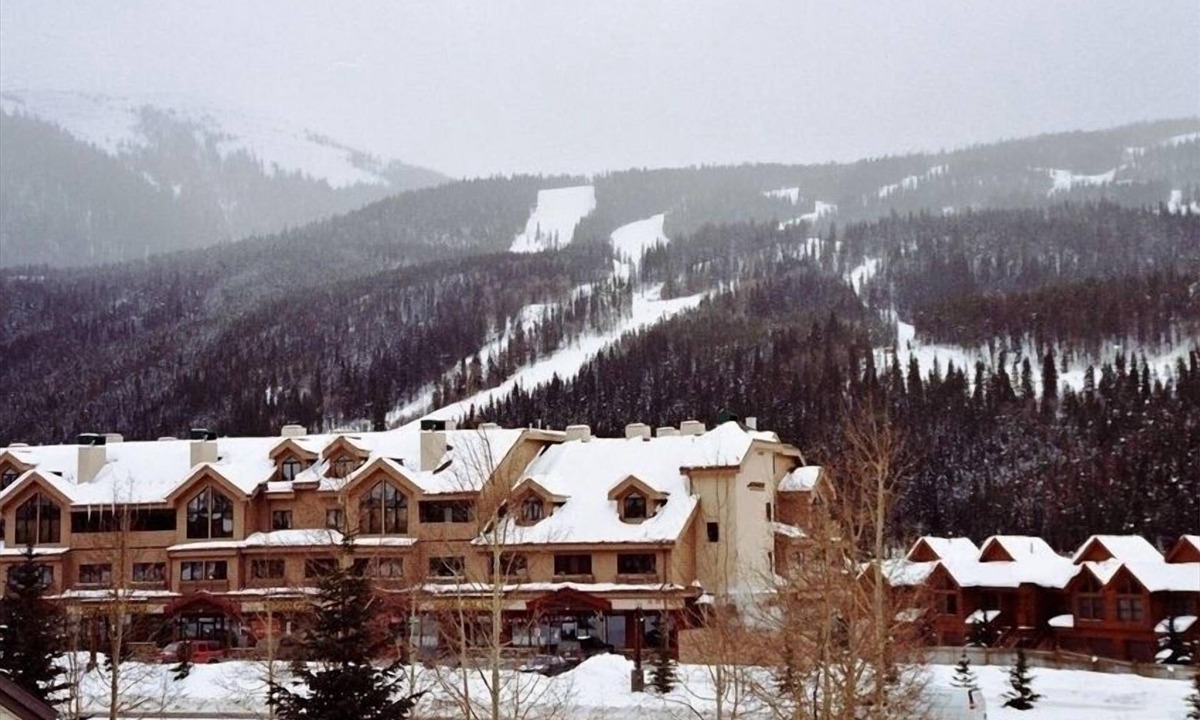 Mountain House Condo | 3 BR/3 BA Corner Unit Facing Ski Runs near River Run Village