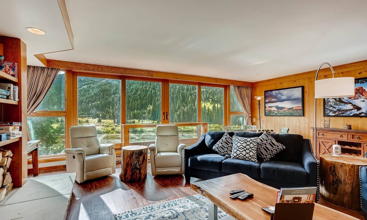 Lakeside Village Condo | 3 BR Decatur 1779-Minutes to Conf Center & Slopes!