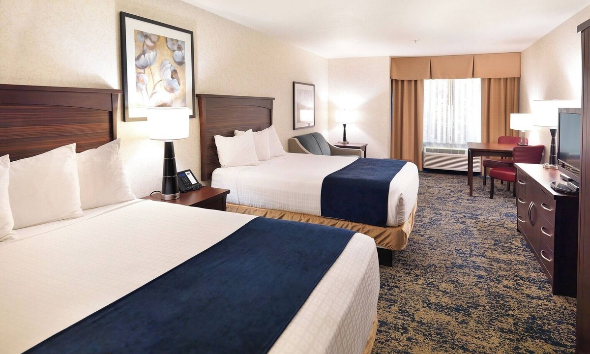 Rio Grande Hotel | 3 Modern Units | Explore Downtown Attractions | Free Breakfast, Parking, & Pool