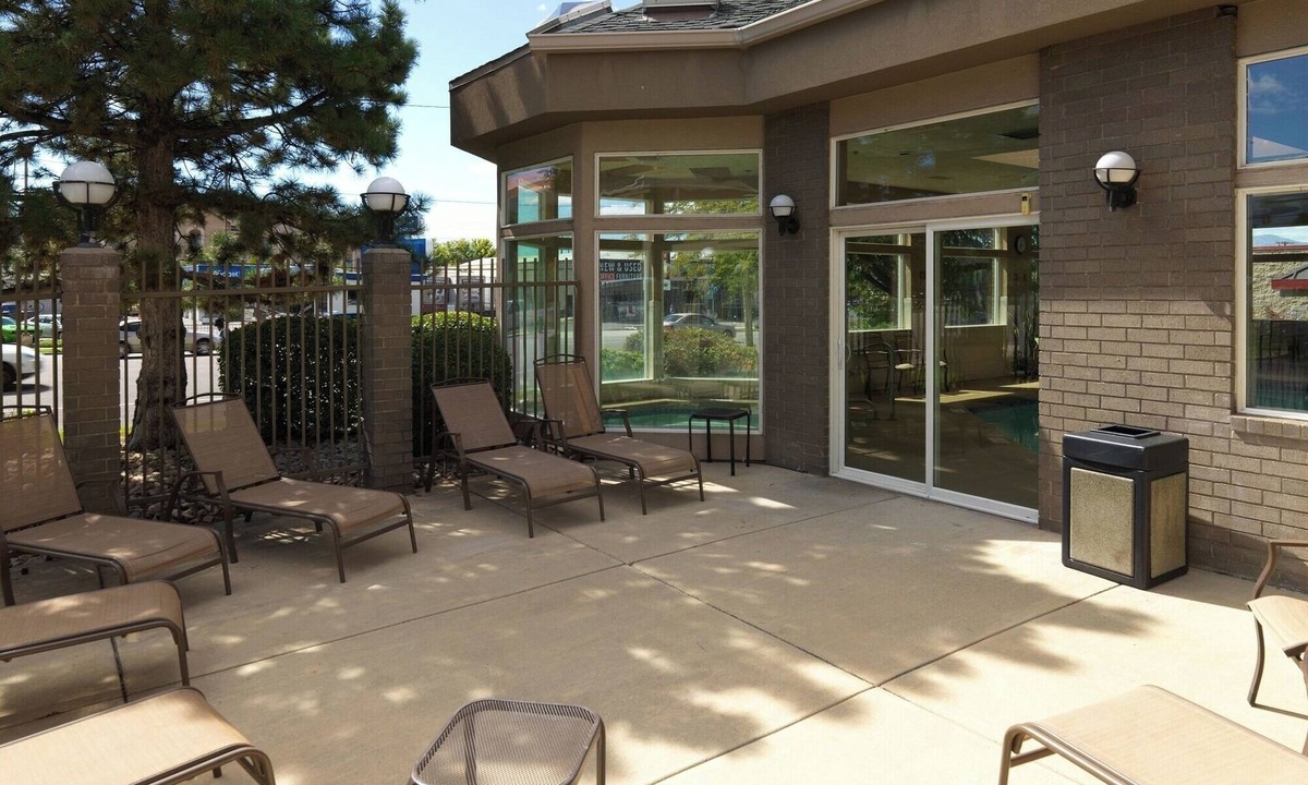 Rio Grande Hotel | 3 Pet-Friendly Units w/Pool Access + Free Breakfast | Explore Downtown Area