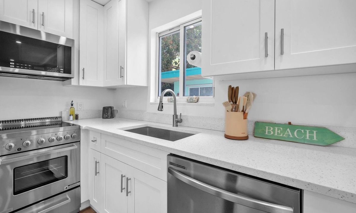 North Beach Apartment | #3 - Sunny Hollywood Beachside 1BR | Walk to Ocean