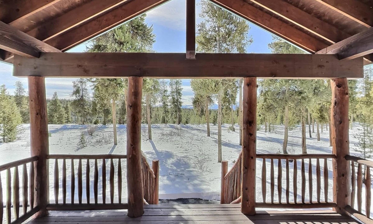 Leadville Cabin | 3BR Log Cabin in the Pines | Sleeps 6 | Fireplace