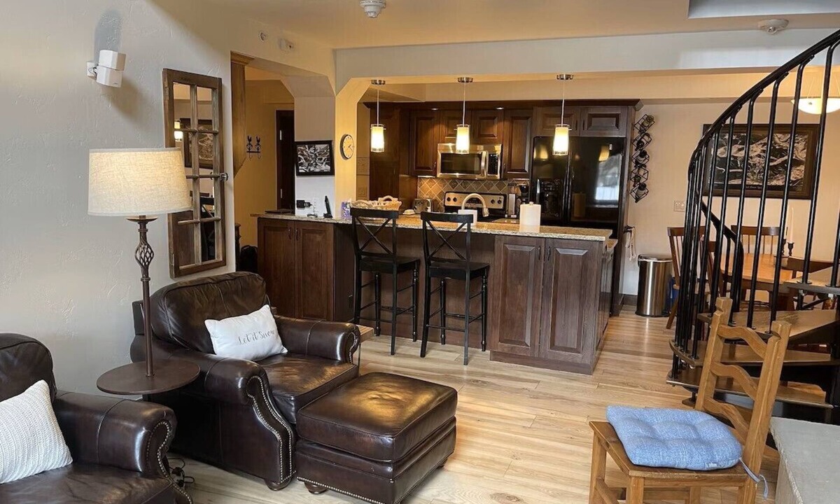 Vail Condo | 3BR w/loft @ 9 Vail Rd in the Heart of Vail Village, Parking, Hot Tub & Pool!