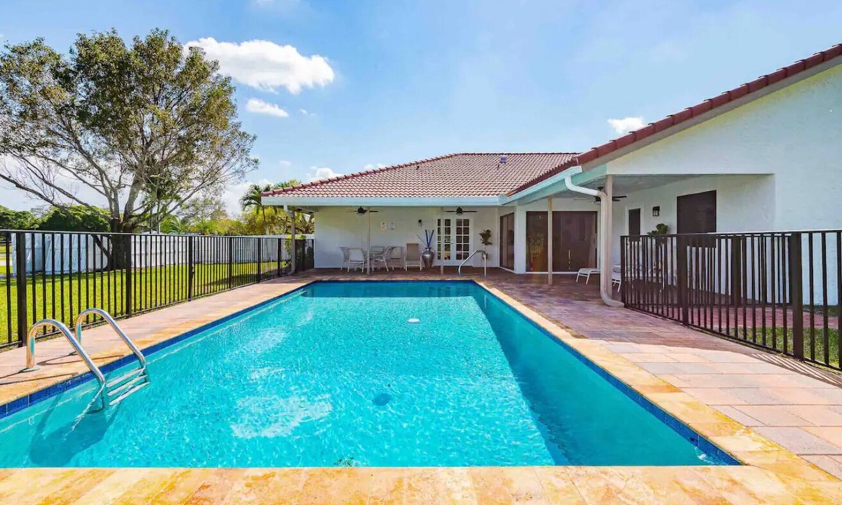Jog Road House | 4 BR 3.5 w/pool. Near Delray Beach and Wellington and equestrian communities