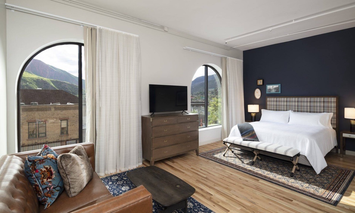 Glenwood Springs Hotel | 4 Modern Suites | Near Downtown, Parks & Dining | Glenwood Springs