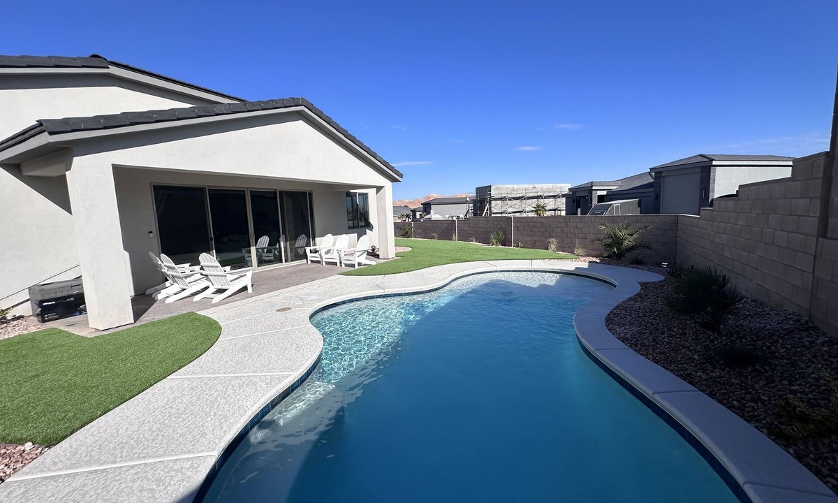 Mesquite House | 4BR Oasis Heated Pool and Spa Near Golf & Casinos