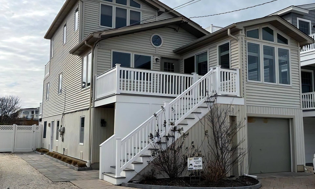 Ship Bottom House | 5 bedroom, 3 baths and 1 half bath in Ship Bottom on ocean block