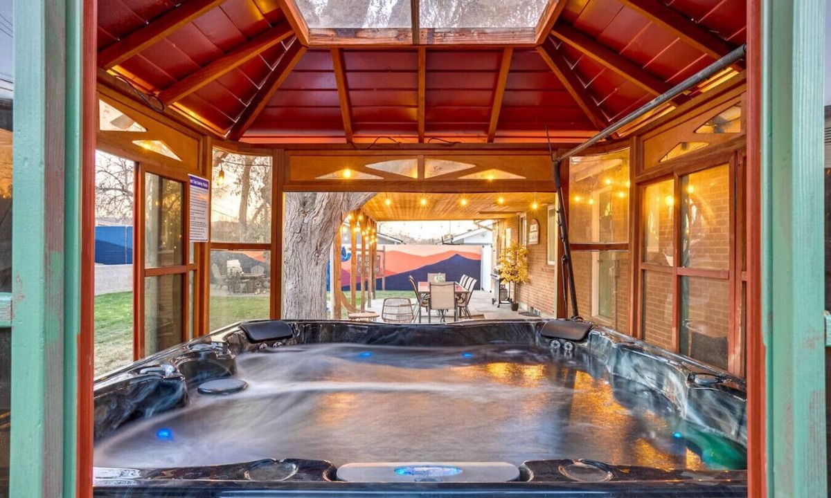 Arvada Plaza Area House | 5BR HotTub+Game Room| Red Rocks | Denver| Old Town