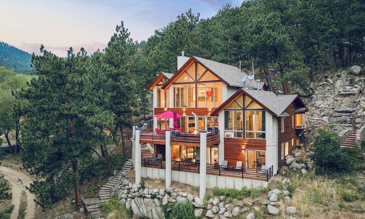 Boulder House | 6BR Mountain Retreat Pool Walk to Pearl St