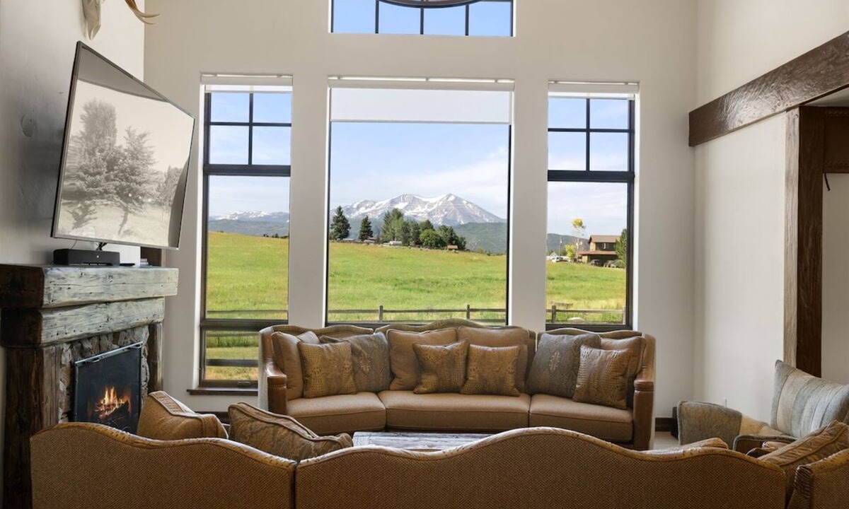 Missouri Heights House | 7 BR Mountain Retreat with A/C, Hot Tub, Fireplace & Sopris Views Between Aspen & Carbondale