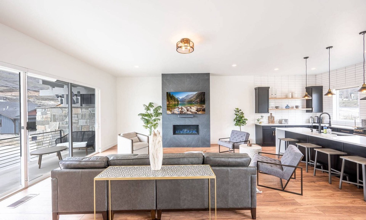 Hideout House | 7 Min to Deer Valley East Village Gondola | 3BR w/Private Hot Tub, Built 2021