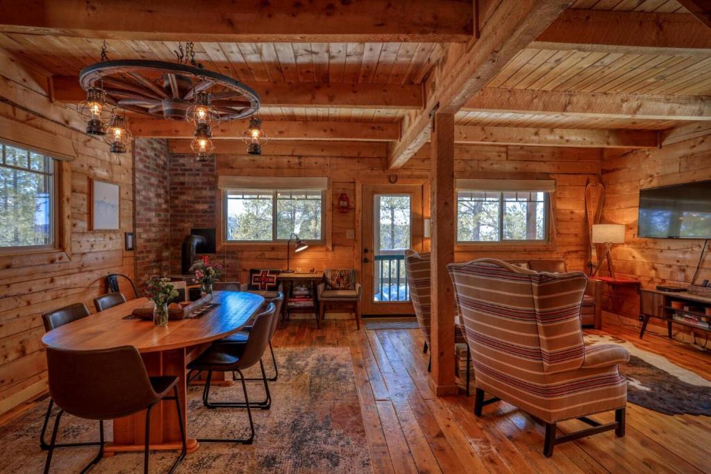 San Juan River Village House | 880 Harman Ave