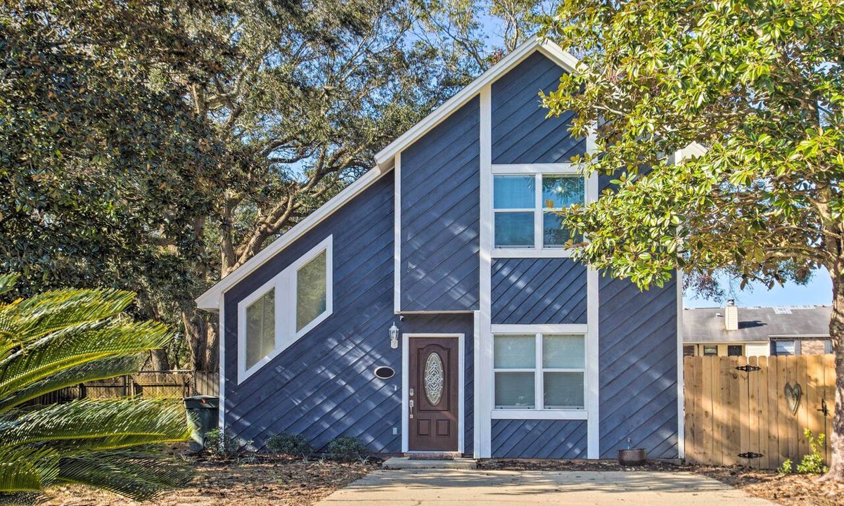 Northeast Pensacola Cottage | A-frame Retreat in Pensacola, 10 Mi to Dtwn