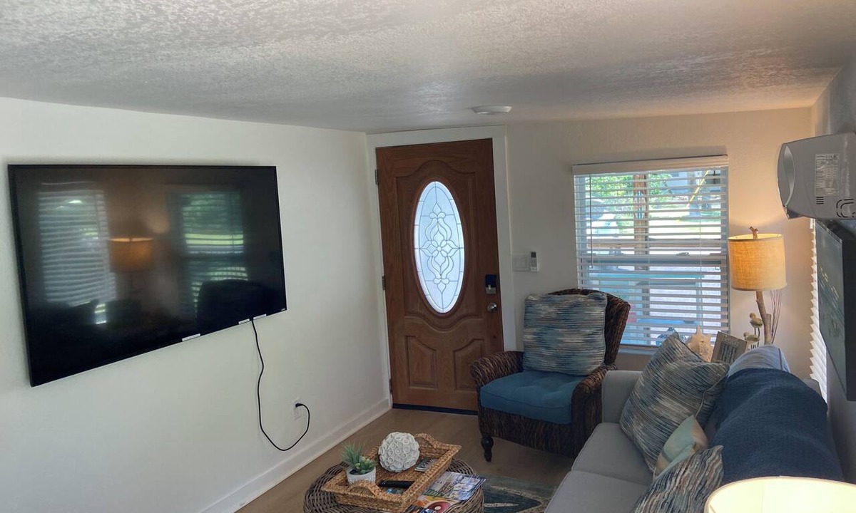 Charlotte Harbor House | A/Quaint 1-bedroom bungalow with AC in Punta Gorda/Port Charlotte