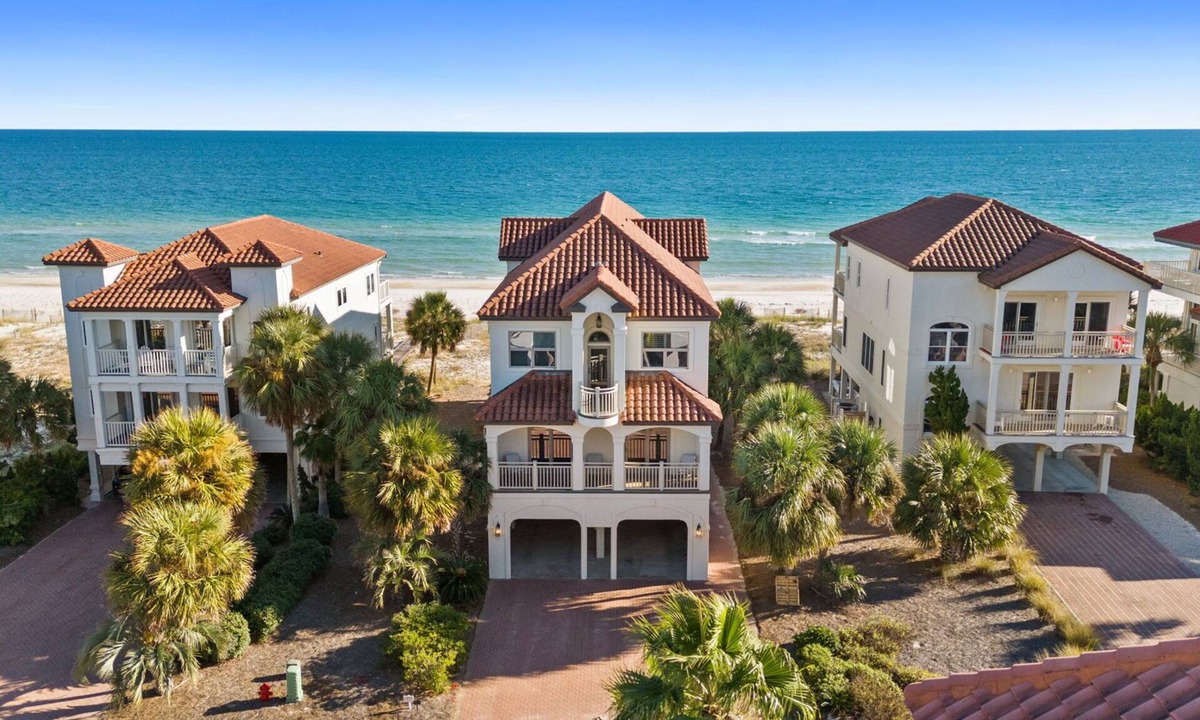 East End House | A Sandcastle: Beachfront home, Sunset Beach, Pet-Friendly, Hot Tub, Comm. Pool