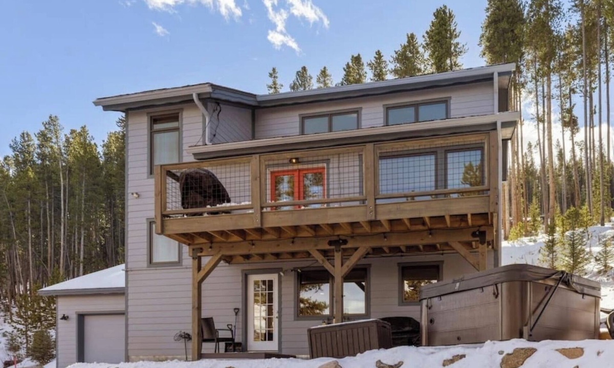 Breckenridge Heights House | A True Mountain Retreat in Breckenridge with Hot Tub
