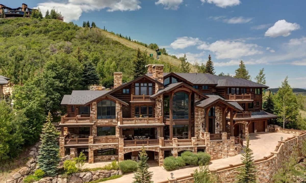 Deer Valley House | Abode at Chateau Jordan, ski-in/ski-out, hot tub, gated, Deer Valley