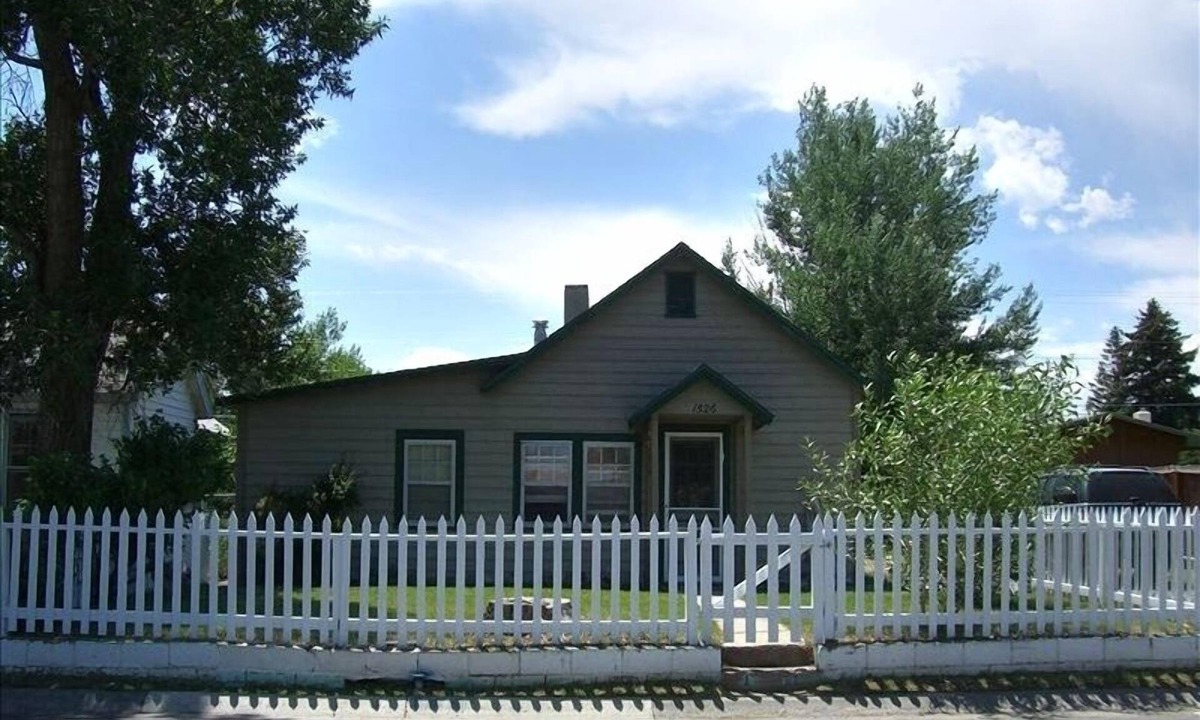 Cody House | Accepting reservations for 2027 summer!