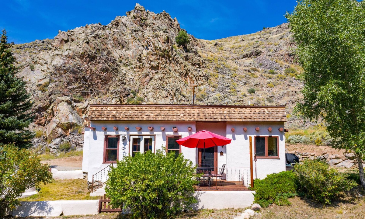 Almont House | Adobe House on Taylor River | 3 Bedroom | River Access | Gas Grill | Yard