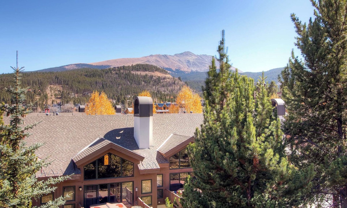 Four O'Clock Condo | Affordable & Cozy Retreat in Breckenridge | Close to Lifts & Main Street