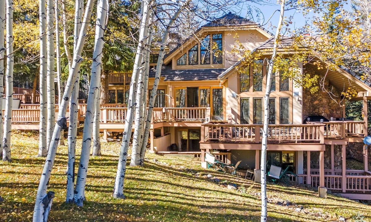 Beaver Creek House | ALPINE MANSION, 9bd + LOFT BR SLEEPS 26 HUGE 8000 sq ft EXCLUSIVE BEAVER CREEK!