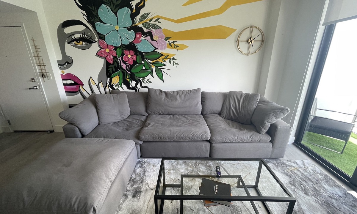 Garden Isles Condo | Artsy luxurious cozy vacation home with great views and by beach !