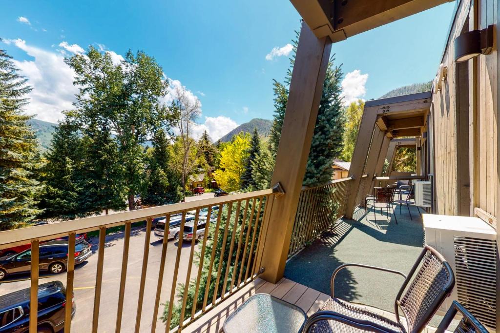 West End House | Aspen Mountain Lodge 305