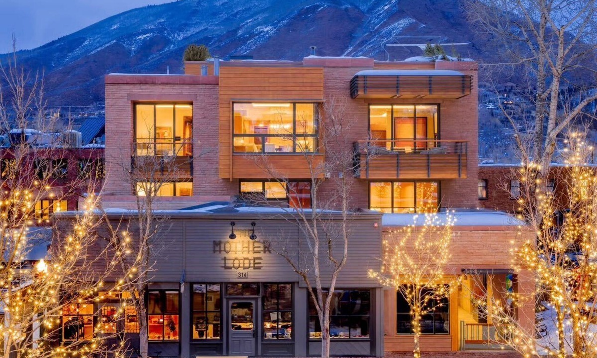 Downtown House | Aspen Penthouse | Rooftop Hot Tub & Mountain Views