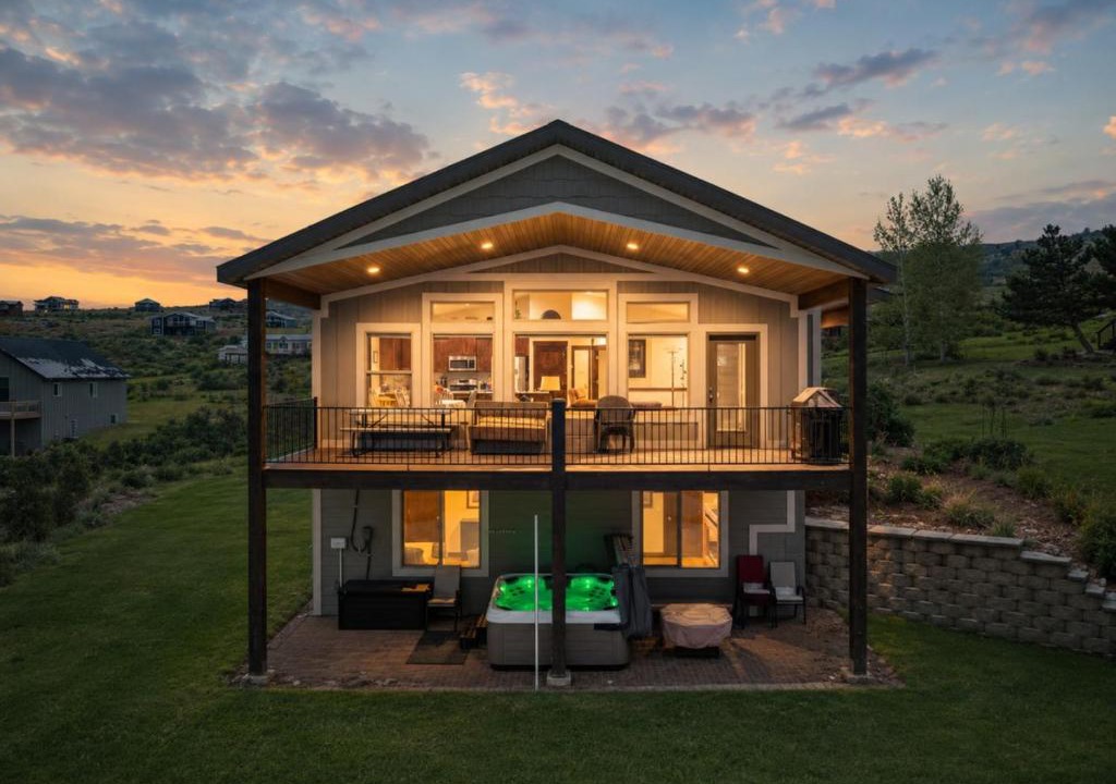 Sweetwater House | Baileys Bungalow - Hot Tub, Fire Pit and Lake Views