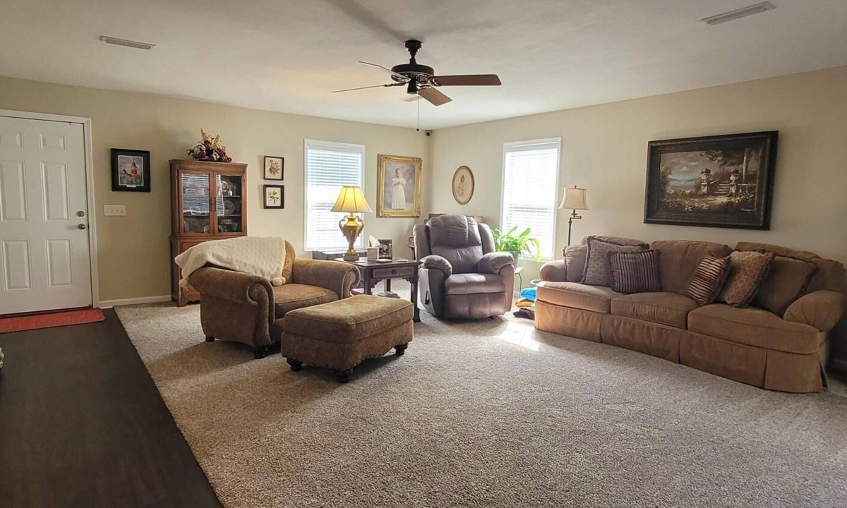 Enterprise House | Baseball and softball fans! Two-bedroom near Enterprise State Comm. College.
