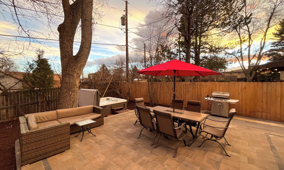 Lamar Heights Area House | BBQ, Hot Tub, Patio, Sunroom + Games!