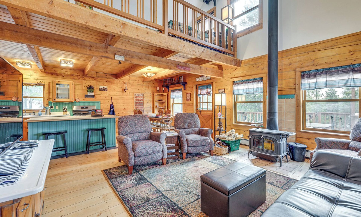 Black Hawk Cabin | BBQs, Hikes & Fireside Nights: Cabin in Black Hawk