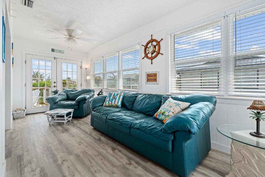 Marineland Acres House | Beach Chic Beach Home Bikes, Beach Gear,Pet-Friendly & Minutes to the Ocean