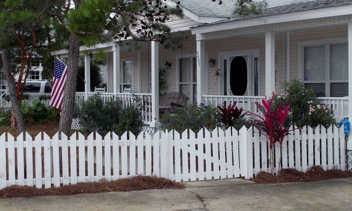 Clipper Cove Cottage | BEACH COTTAGE 3BR , GOLF CART W/HOUSE, PORCH SWING ,POOL 30 STEPS AWAY, PETS LOV