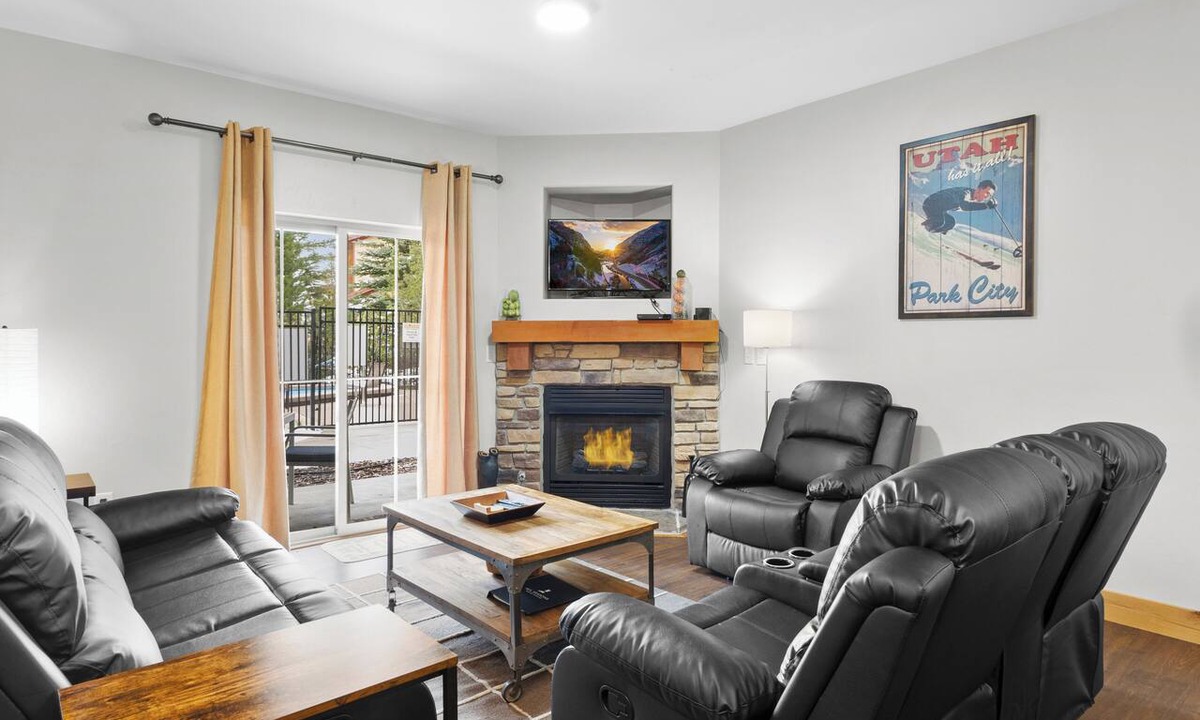Bear Hollow Village Condo | Bear Hollow 3203 | Private Patio | Near Outlets | 2 Hot Tubs | Pool