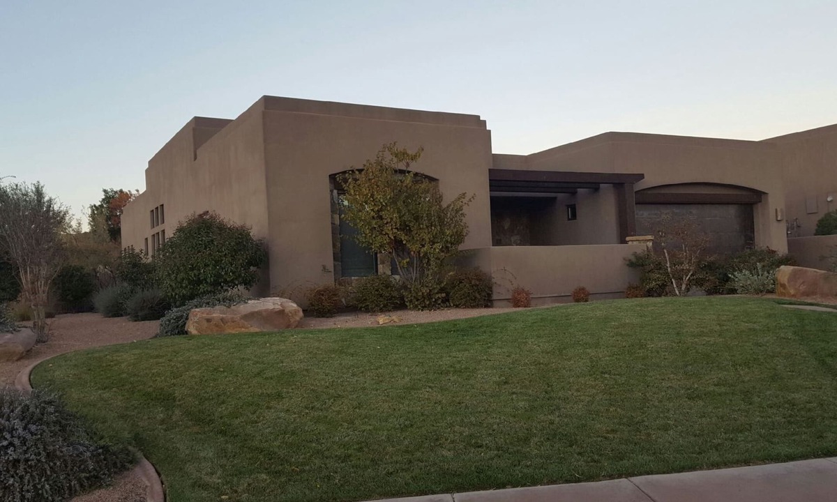 St. George House | BEAUTIFUL PRIVATE DETACHED HOME WITH PRIVATE IN GROUND POOL AND JETTED SPA