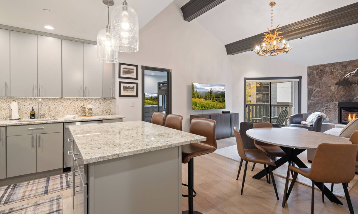 Vail Condo | Beautiful Remodel, Mountain Views, A/C, Pool, Hot Tub | W406