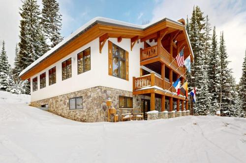 Salt Lake Mountain Resorts House | Beautiful ski chalet with gourmet kitchen theater room & private hot tub
