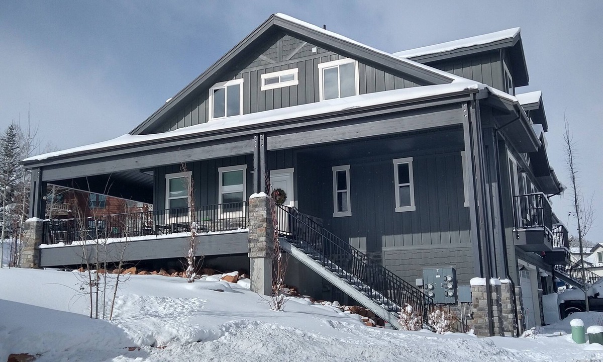 Pinebrook House | Beautiful Townhome Centrally Located Pet Friendly Hot Tub & Bonus Basement Room