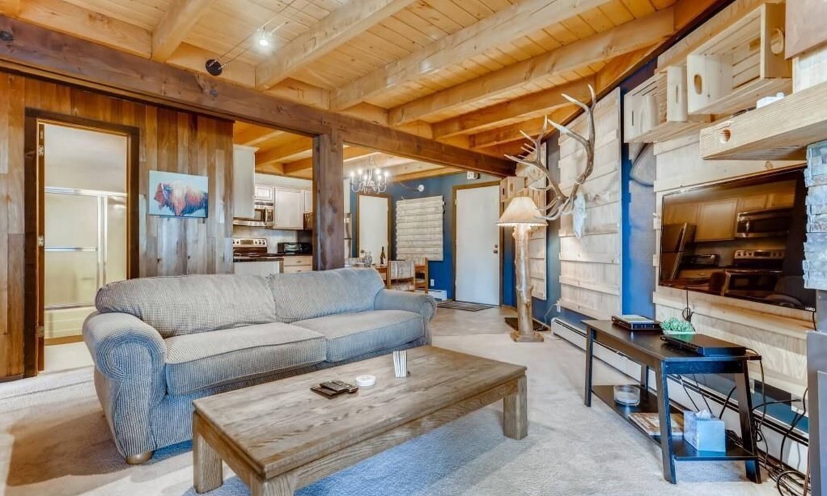 Wildernest Condo | Beautiful Views, Central location, Hot tub and Club House F201