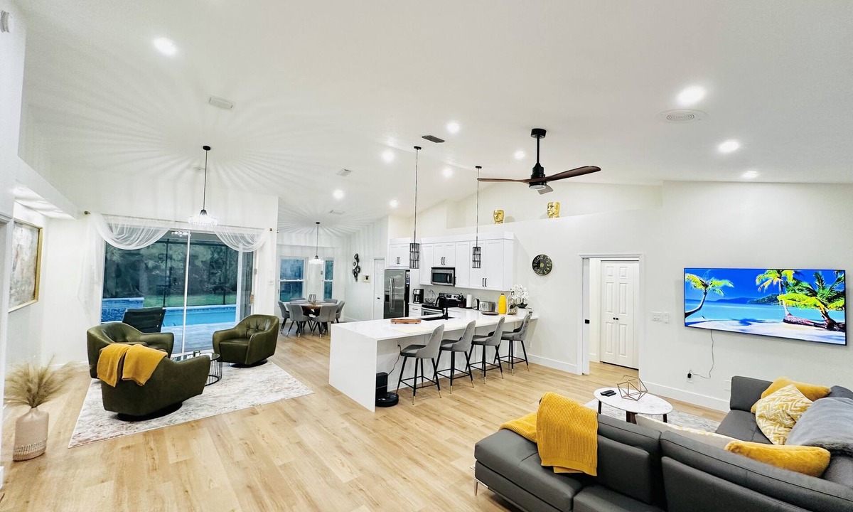 Crown Pointe House | Beautiful welcoming house in Paradise named Naples!