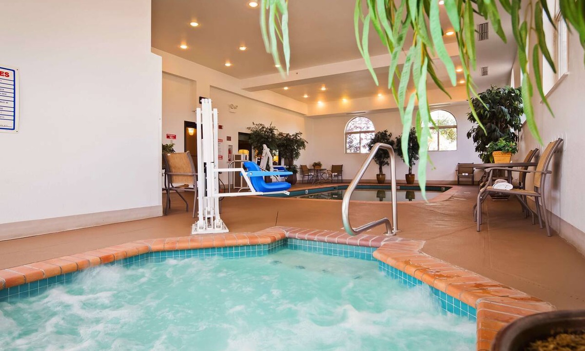 Craig Hotel | Best Western Plus Deer Park Hotel & Suites