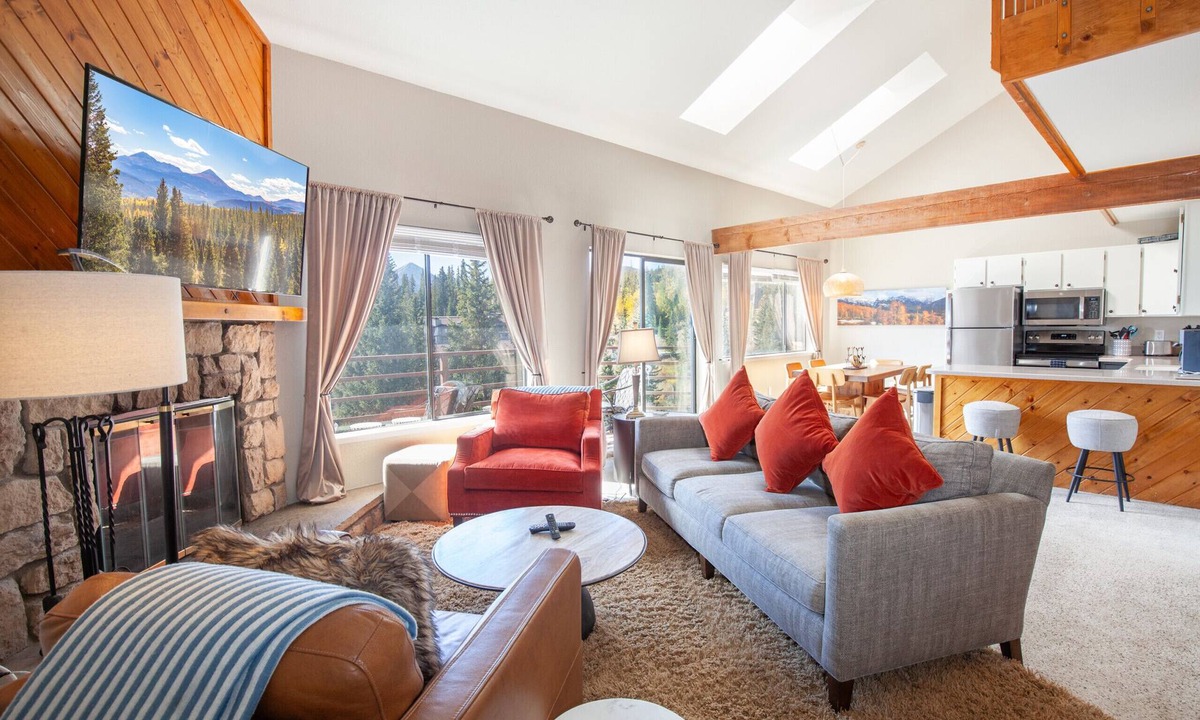 Wildernest Condo | Bike & Hike Trails | Mtn & Lake Views